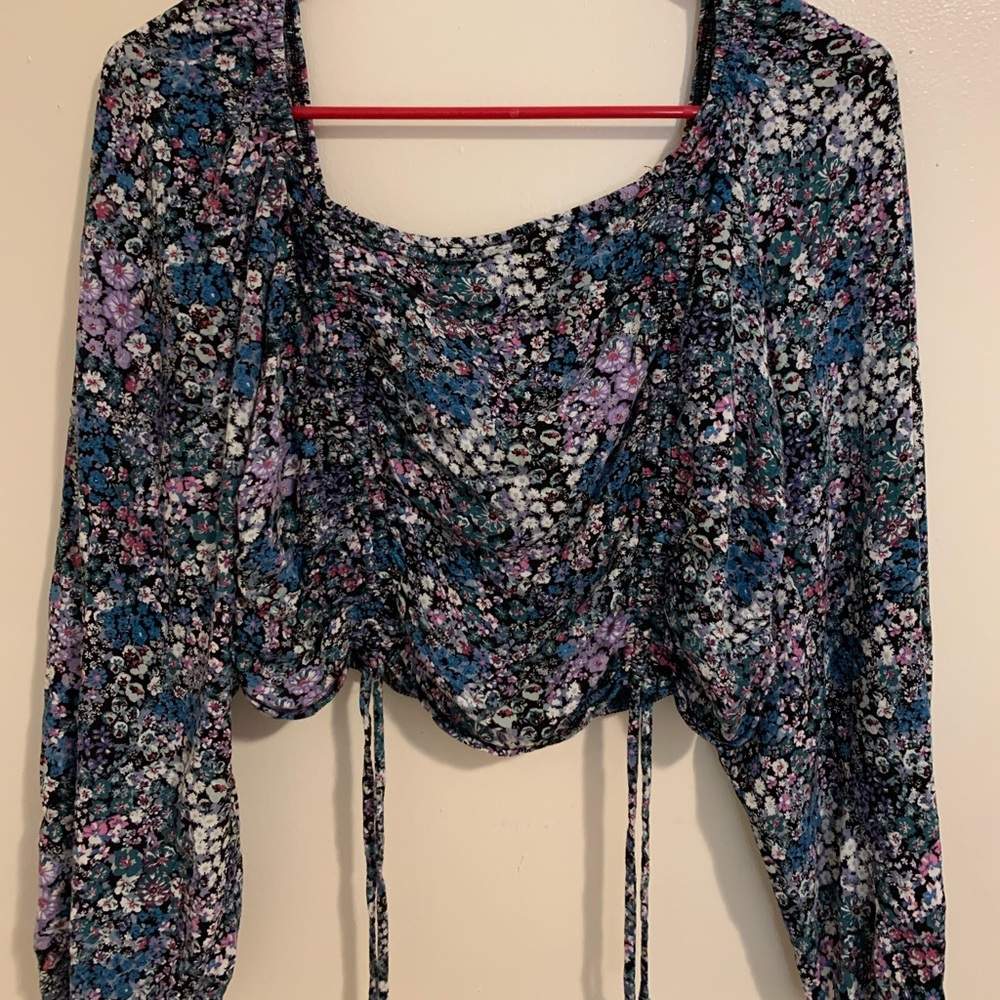 Colorful, Floral, off the sholder crop top. Size Large